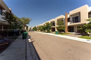 4141 N Oak Pl, Dania Beach