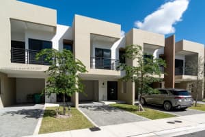 N Oak Pl, Dania Beach, FL 33314, - MLS#A11812210