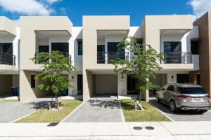 N Oak Pl, Dania Beach, FL 33314, - MLS#A11812210