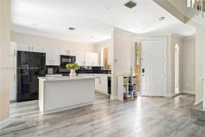 21024 Ne 34th Ct, Aventura