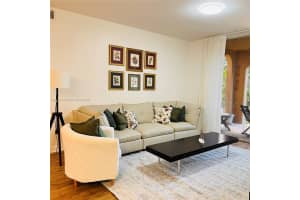 19999 E Country Club Dr 1106, Aventura