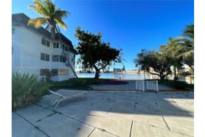 1530 Ne 191st St 205, Miami