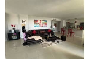 4330 Hillcrest Dr 619, Hollywood