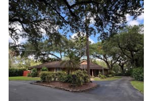 5790 Sw 37th Ter, Dania Beach