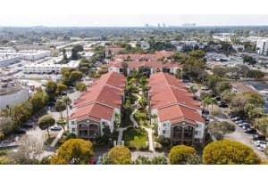 6821 Sw 44th St 302, Miami