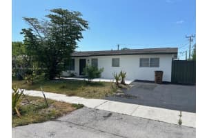 880 Ne 49th St, Deerfield Beach
