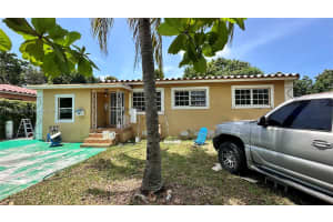831 Ne 157th Ter North Miami Beach, FL 33162 - MLS#A11812838