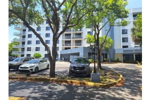 901 Hillcrest Dr 415, Hollywood, FL 33021 - MLS#A11812986