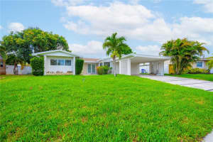 6640 Sw 7 St., Pembroke Pines