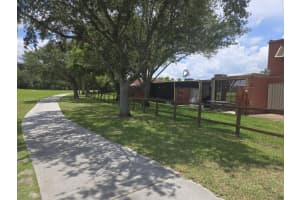 1609 Fairway Rd, Pembroke Pines