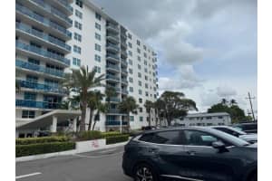 7501 E Treasure Dr 2g, North Bay Village
