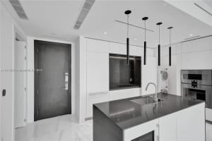 300 Biscayne Blvd Way 1705 Miami, FL 33131 - MLS#A11813637