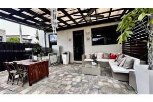 10435 Nw 79th Ter Doral, FL 33178 - MLS#A11813871
