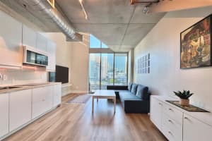 690 Sw 1st Ct 1006, Miami