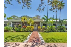 915 Country Club Prado, Coral Gables