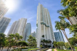 900 Brickell Key Blvd 1702, Miami
