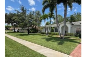 126 Chestnut Cir, Royal Palm Beach