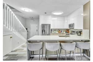 1114 Nw 100th Ave, Pembroke Pines