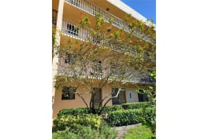4820 W Lucerne Lakes Blvd W 305, Lake Worth