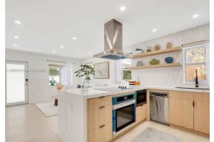 545 Nw 47th St, Miami