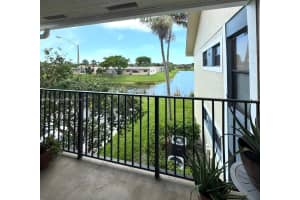 1484 Lake Crystal Dr E, West Palm Beach