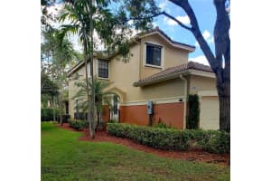 3808 Tree Top Dr 3808, Weston
