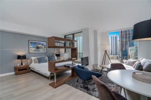 31 Se 6th St 2205, Miami