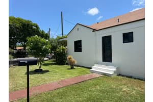 2160 Nw 30th St, Miami