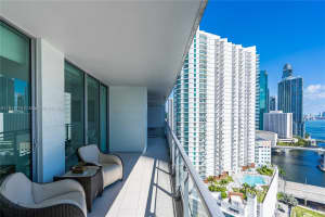 90 Sw 3rd St 2513, Miami