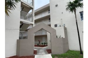 6195 Nw 186th St 213, Hialeah