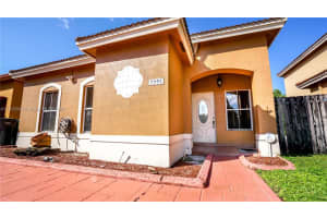7997 Nw 199th Ter, Hialeah