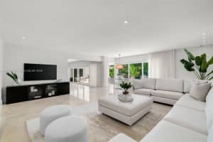 7155 Los Pinos Blvd Coral Gables, FL 33143 - Off Market