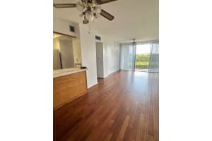 870 Nw 87th Ave 302, Miami