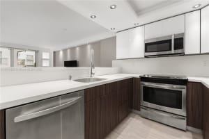 401 Ocean Dr APT 221, Miami Beach, FL 33139, Sold 08/27/25