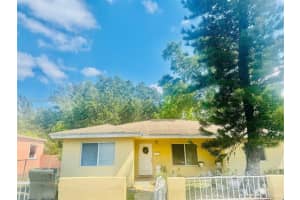 101 Nw 64th St, Miami