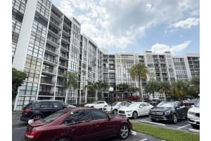 800 Parkview Dr APT 820, Hallandale Beach, FL 33009, - MLS#A11815562