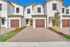 252 SW 159th Ter 252, Pembroke Pines, FL 33027 - MLS#A11815663