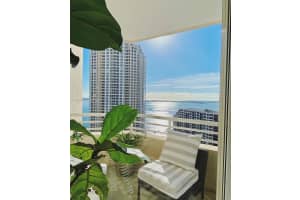 888 Brickell Key Dr 2209, Miami