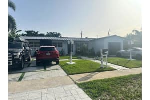 300 Nw 77th Way, Pembroke Pines