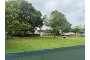 235 Nw 26th Ave Miami, FL 33125 - MLS#A11815885