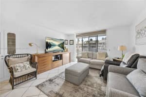 3550 Ne 169th St 112, North Miami Beach
