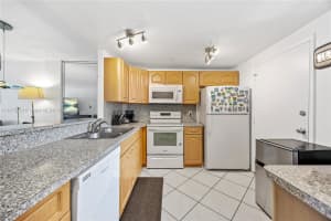 3550 NE 169th St 112, North Miami Beach, FL 33160 - MLS#A11816033
