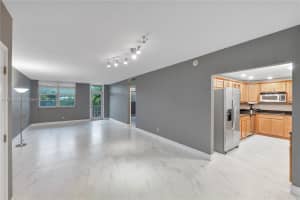 90 Edgewater Dr 305 Coral Gables, FL 33133 - MLS#A11816099