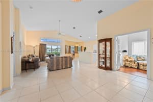 5402 NW 110th Ave, Doral, FL 33178 - MLS#A11816126