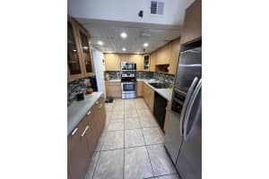 17890 W Dixie Hwy 421 Hwy 421, Miami