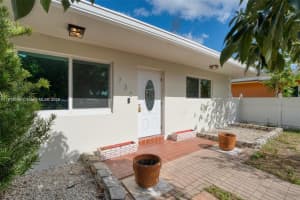 735 NE 38th St, Oakland Park, FL 33334 - MLS#A11816144