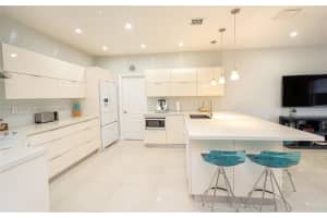 10914 NW 70th St, Doral, FL 33178, Sold 07/21/25