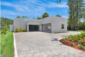 1902 Della Dr, Naples