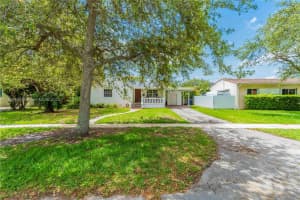 1110 Falcon Ave Miami Springs, FL 33166 - MLS#A11816425