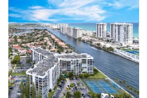 1000 Parkview Dr 701, Hallandale Beach